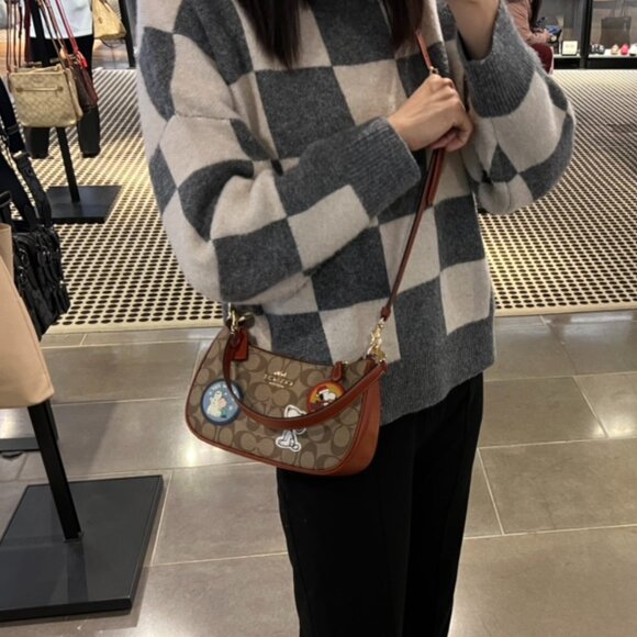 Coach X Peanuts Teri Shoulder Bag In Signature Canvas With Patches ce848 - Picture 7 of 9
